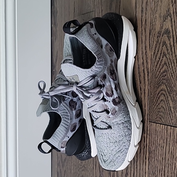 Under Armour Phantom Hovr leapard print sneakers w size 10 NWOB - Picture 7 of 10